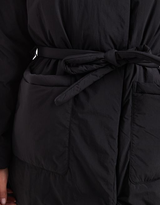 ONLY Petite – Svart kappa i lång modell med knytning i midjan, 2 av 4