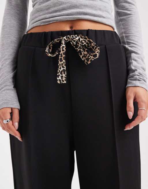 ONLY Petite – Svarta byxor med leopardmönstrad rosett, 5 av 5