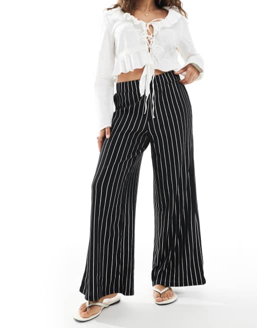 ONLY Petite – Svarta, randiga och texturerade byxor med vida ben, 4 av 5