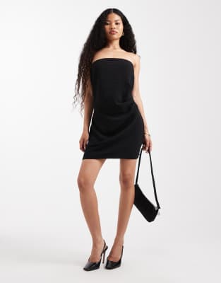 ONLY Petite - Trägerloses Minikleid in Schwarz mit gerafftem Design