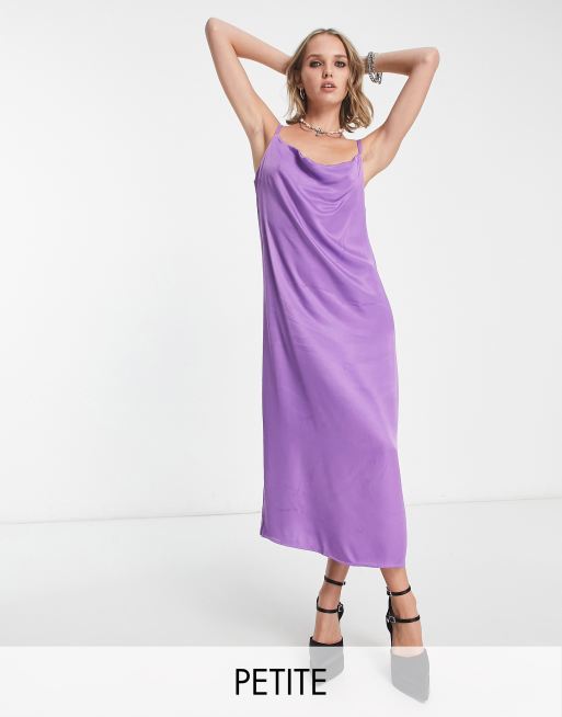 Only Petite - Vestito lungo stile sottoveste in raso viola con scollo ad anello