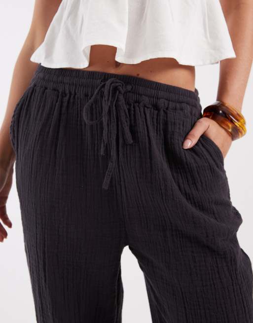 ONLY Petite – Weit geschnittene Hose aus Musselinstoff in Anthrazit, 4 von 5
