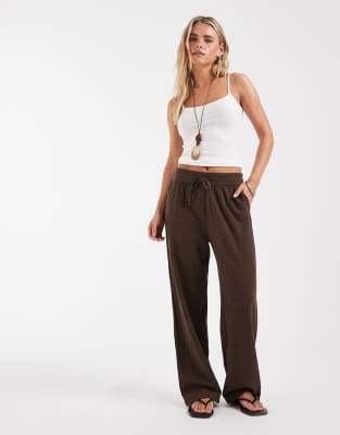 ONLY Petite - Weit geschnittene Hose in brauner Leinenoptik-Brown