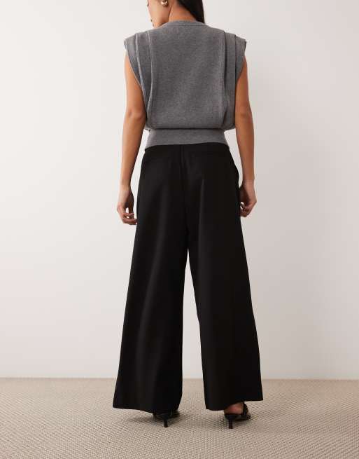 ONLY Petite wide leg pleated tailored trousers in black, 5 of 5