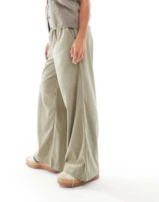 Only Petite ONLY Petite wide leg pull on cord trouser in sage-Green