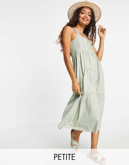 Only Petite – Zielona sukienka maxi z ozdobną koronką
