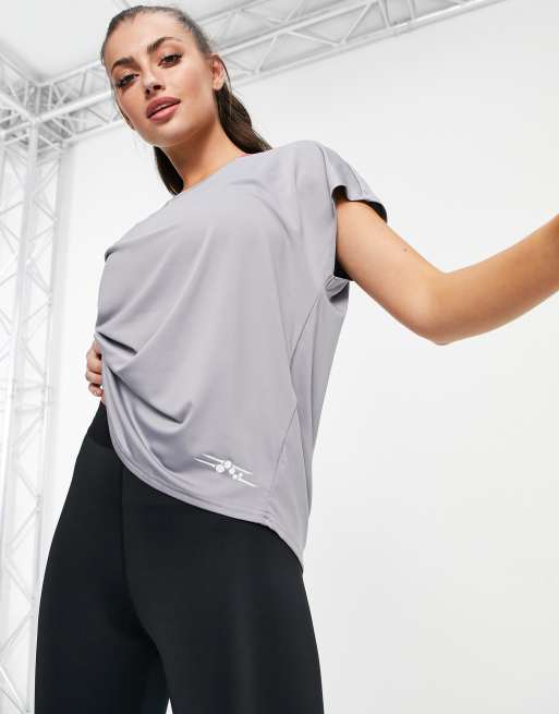 Only Play – Lockeres, kurzärmliges Trainings-T-Shirt in Grau
