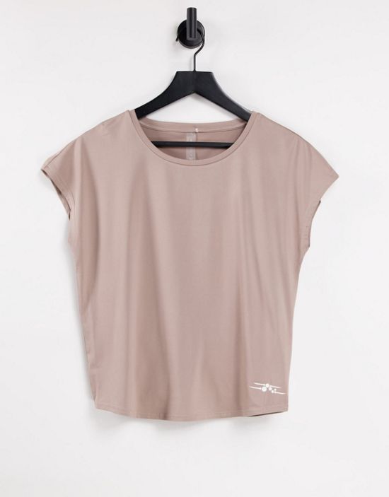 https://images.asos-media.com/products/only-play-short-sleeve-training-t-shirt-in-mocha-meringue/24492154-1-mochameringue?$n_550w$&wid=550&fit=constrain
