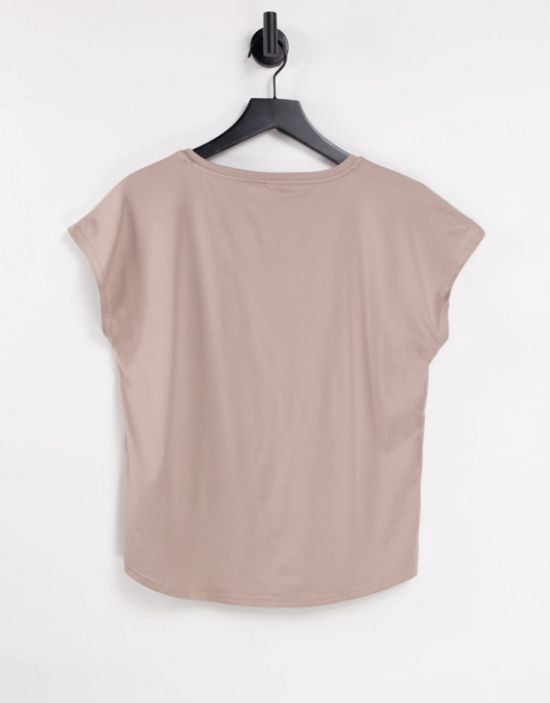 https://images.asos-media.com/products/only-play-short-sleeve-training-t-shirt-in-mocha-meringue/24492154-4?$n_550w$&wid=550&fit=constrain