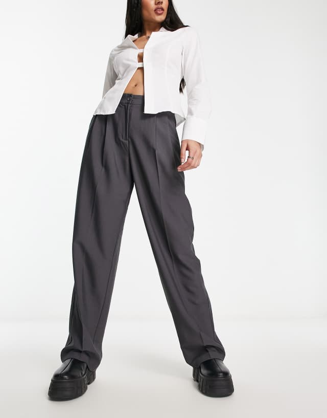 Only pleat wide leg tailored pants in charcoal