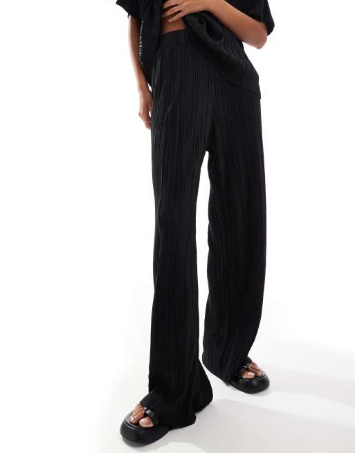 ONLY - Plissé broek met wijde pijpen in zwart, deel van co-ord set, 2 van 5