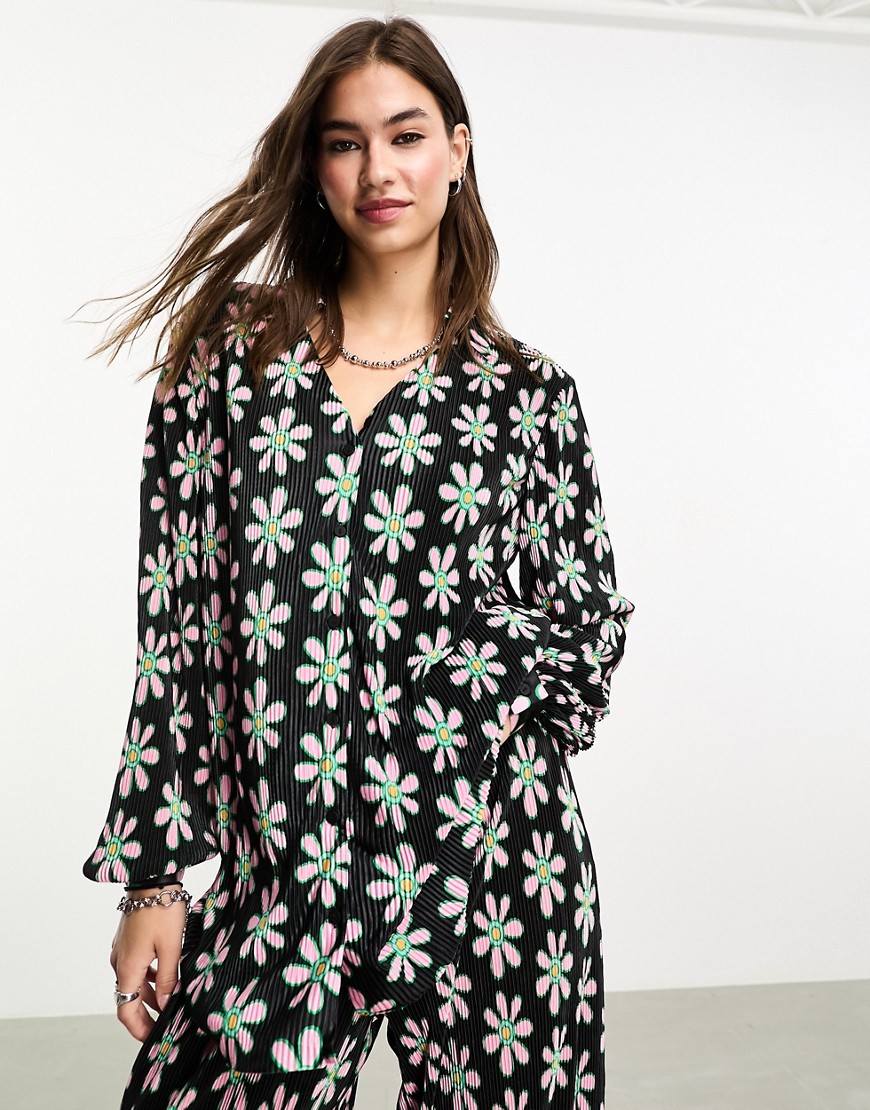 Only Plisse Oversized Shirt In Black And Pink Daisy - Part Of A Set
