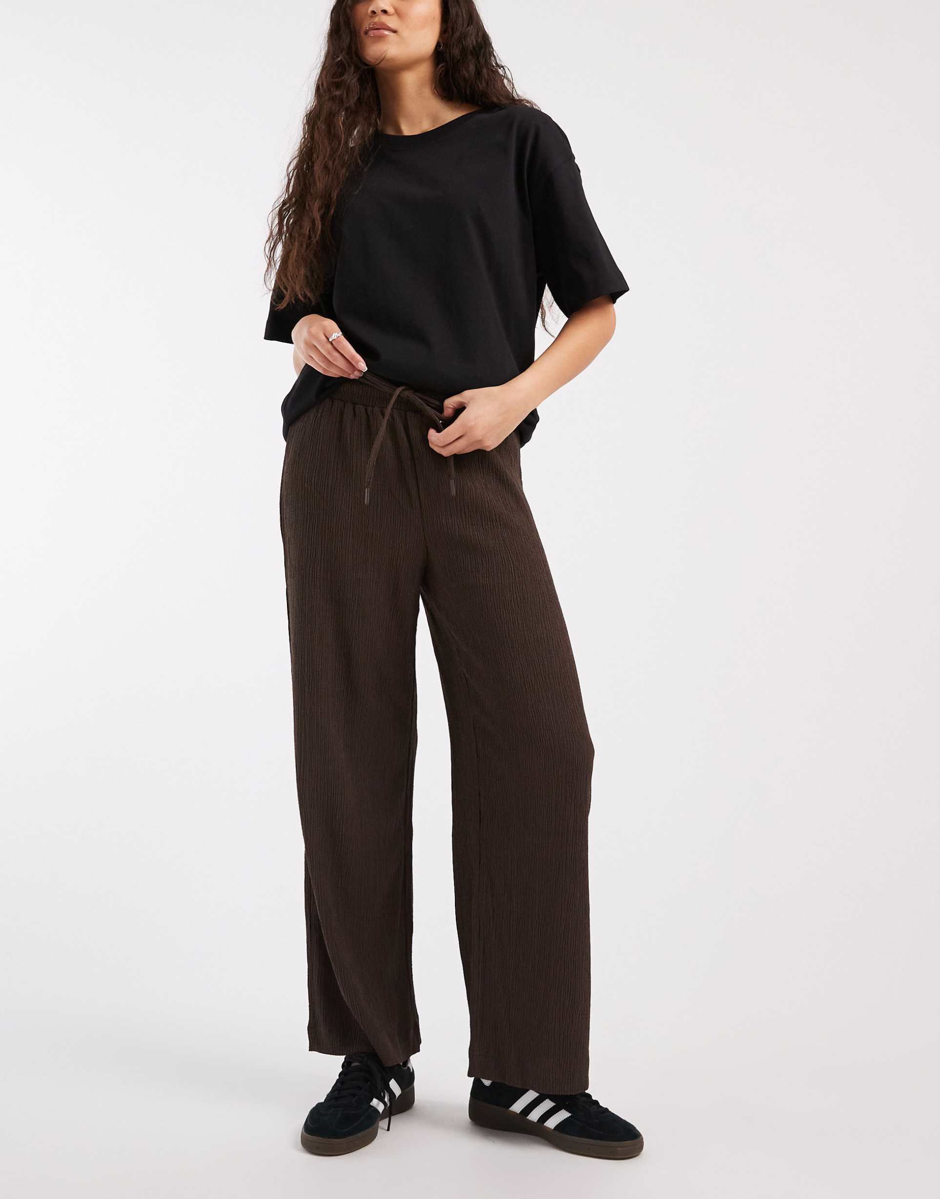 only plissé wide leg pants in brown