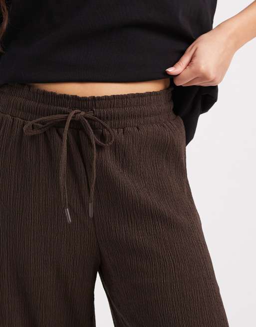 ONLY plisse wide leg pants in brown, 4 of 5