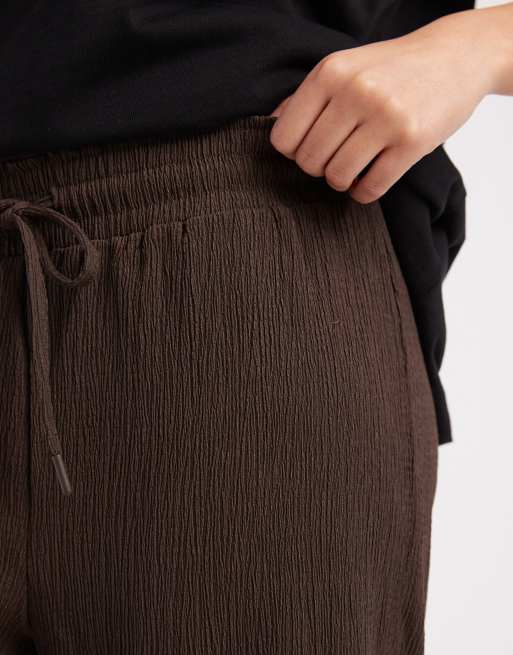 ONLY plisse wide leg pants in brown, 5 of 5
