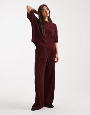 ONLY - Plissierte Hose in Burgunderrot mit weitem Bein, Kombiteil