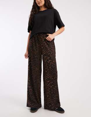 ONLY - Plissierte Hose mit Animal-Print und weitem Bein-Brown