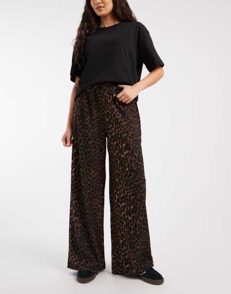 ONLY – Plissierte Hose mit Animal-Print und weitem Bein - view 1