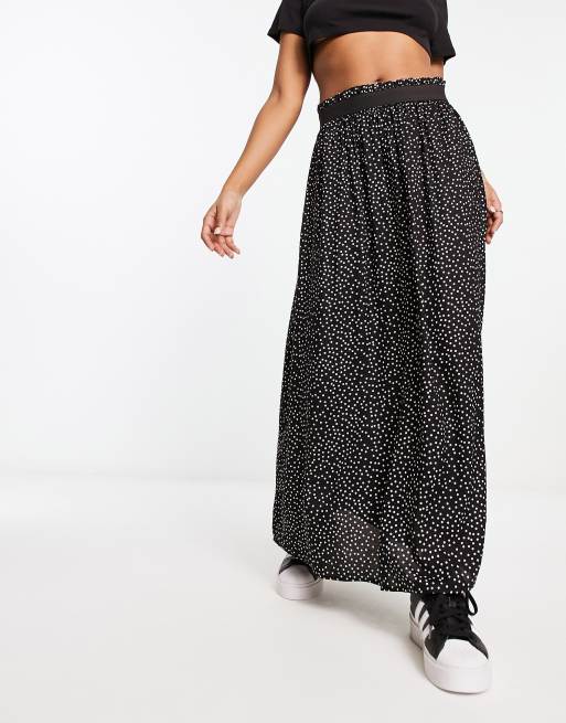 Only – Plissierter Midirock in Schwarz mit Punktmuster 