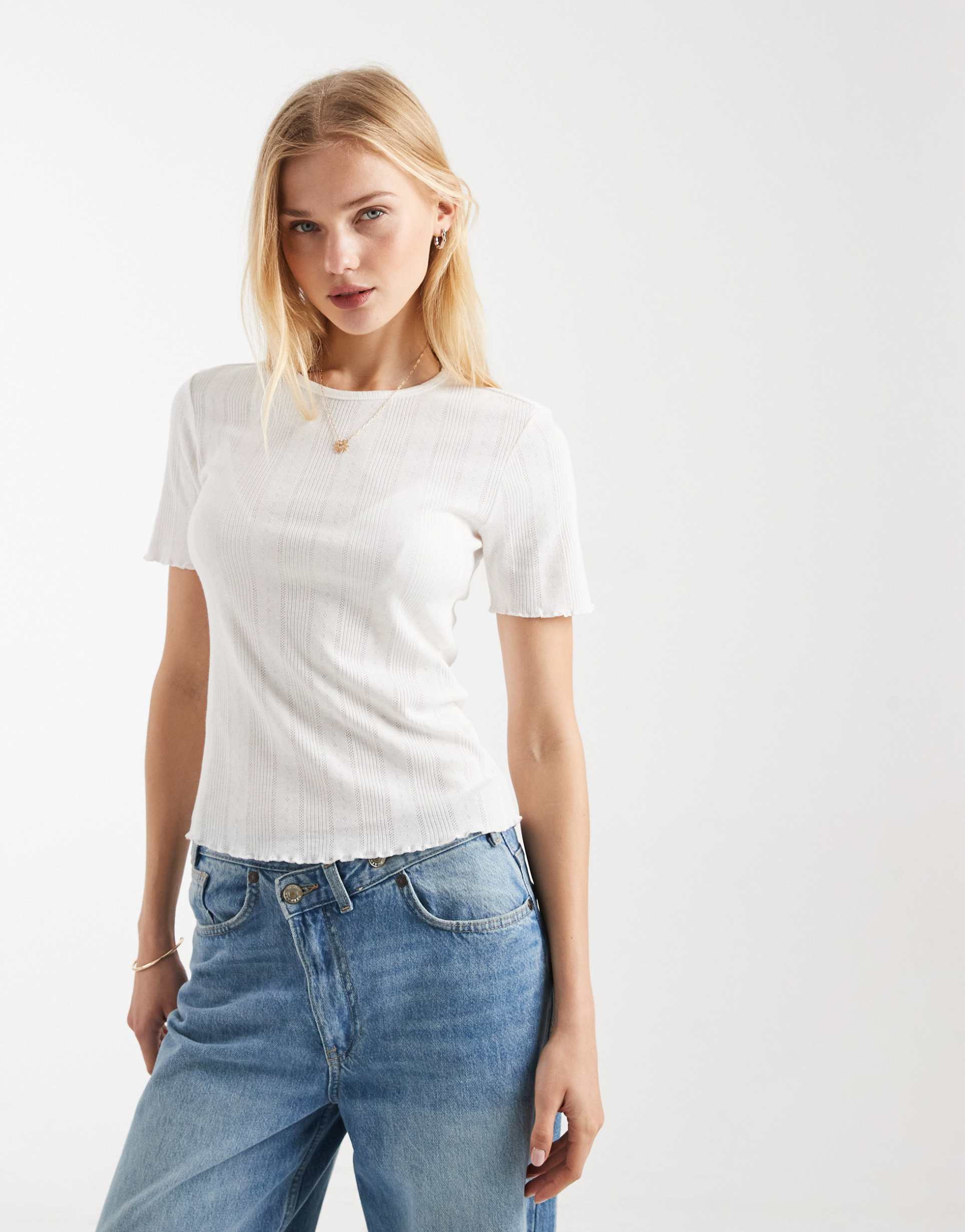 only pointelle lettuce edge top in white