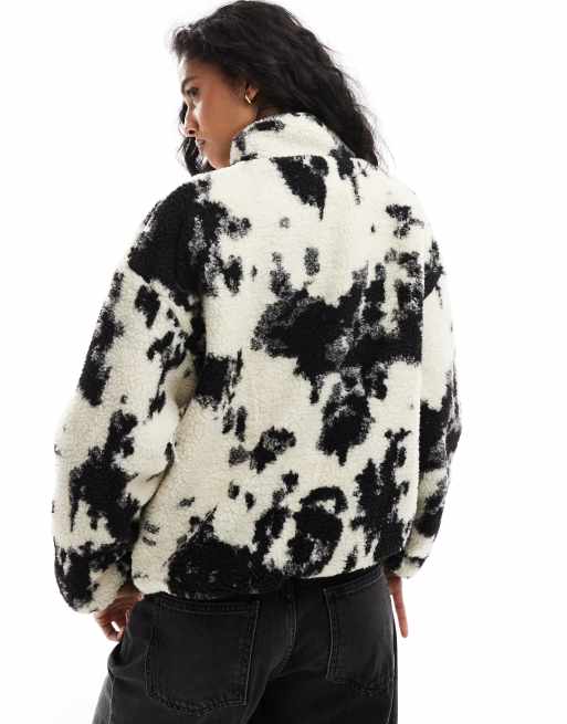 ONLY - Polaire boutonnée en imitation peau de mouton à motif vache
