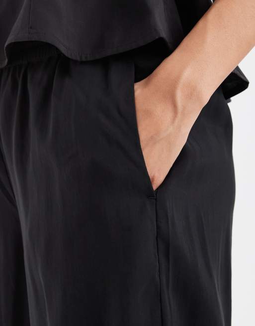 ONLY pull on wide leg trousers co-ord in black, 2 of 5