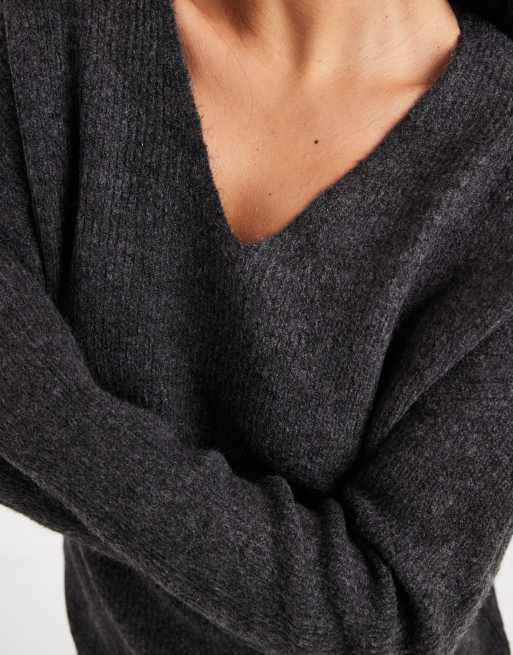 Only – Pullover in Dunkelgrau meliert mit V-Ausschnitt ASOS