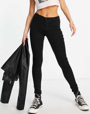 Only - Rain - Eng geschnittene Jeans mit mittelhohem Bund in Schwarz