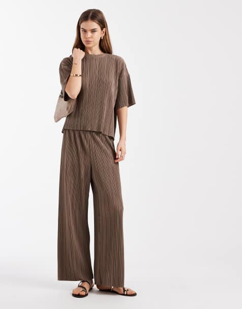 ONLY - Recht plissé T-shirt in lichtbruin, deel van co-ord set - view 1