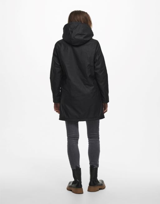 Only – Regenjacke in Schwarz mit Futter aus Teddyfell ASOS