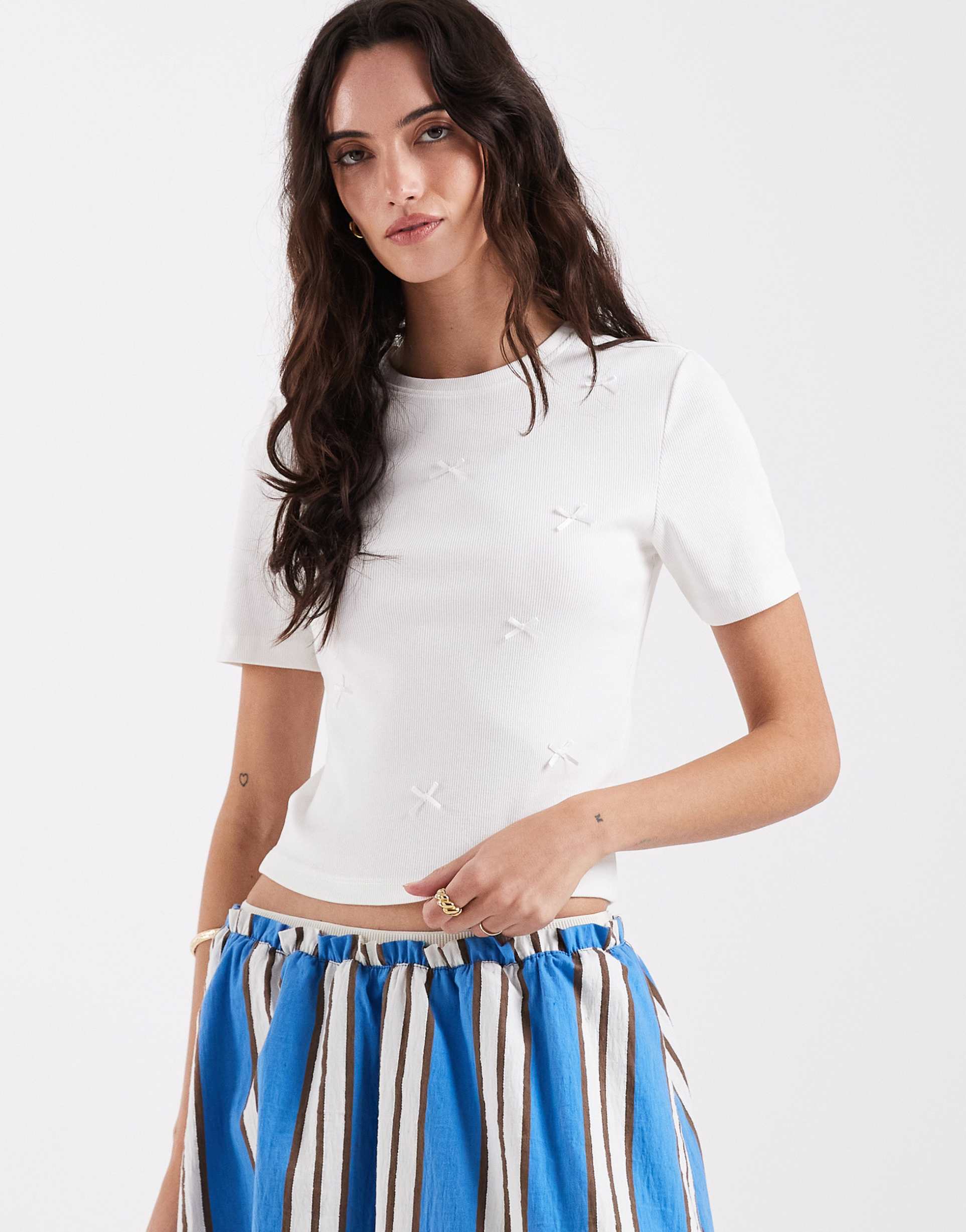 only rib knit t-shirt with bow details in white