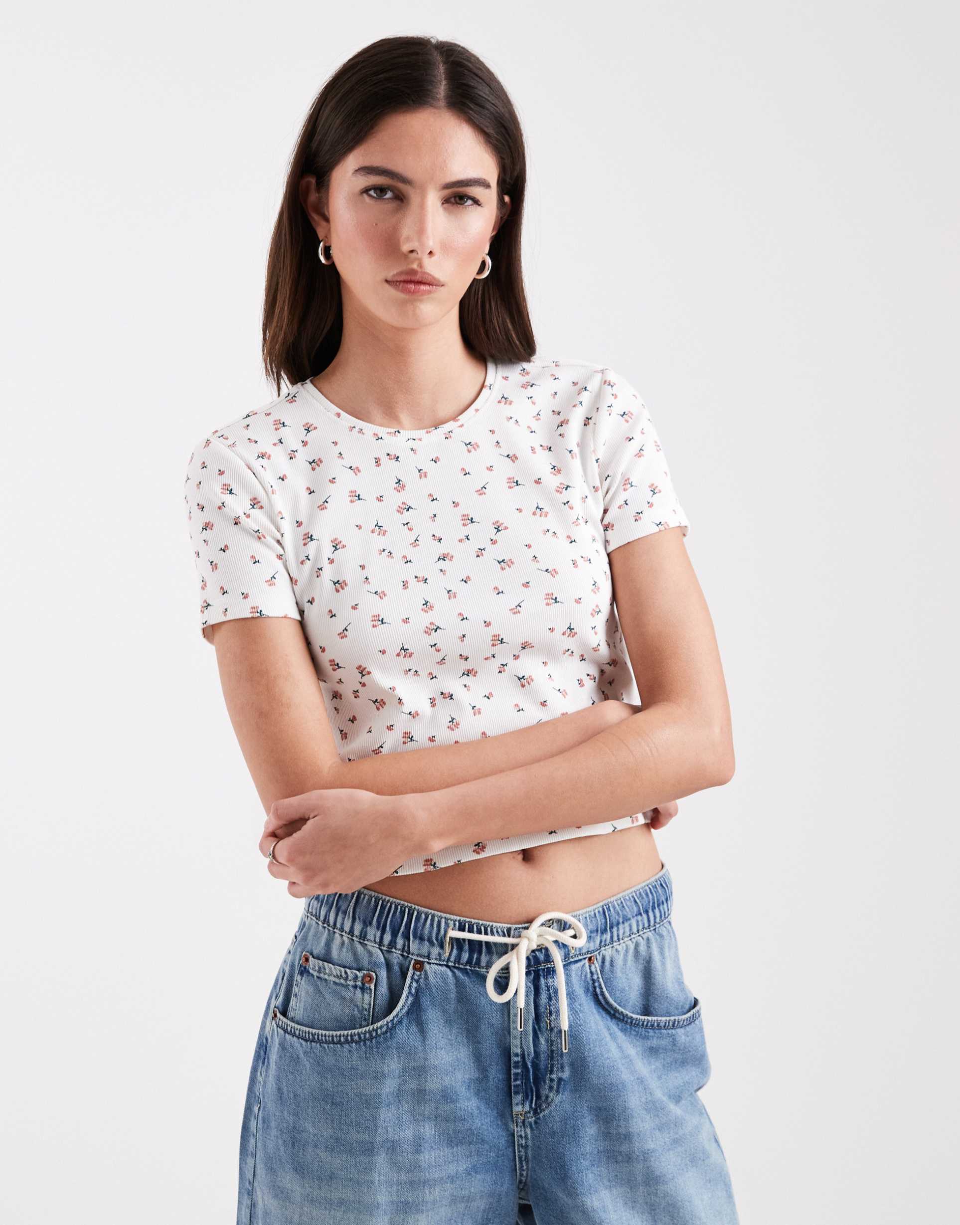 only ribbed cropped top in white with roses print