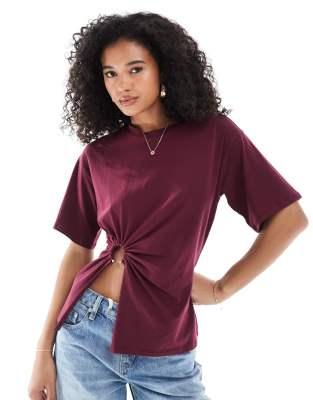 ring detail ruched t-shirt in burgundy-Black