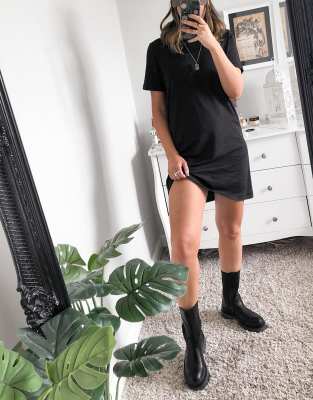 Robe Courte ONLY Essentials Noir Sans Manches - Dentelle, Taille M, Style Cache-Cœur - Occasion Très Bon État
