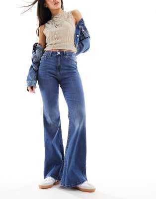 ONLY ROSE HIGH RISE FLARED JEANS IN MID BLUE WASH