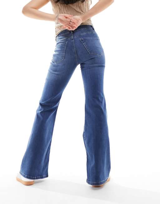 ONLY – Rose – Schlagjeans mit hohem Bund in mittelblauer Waschung, 2 von 5