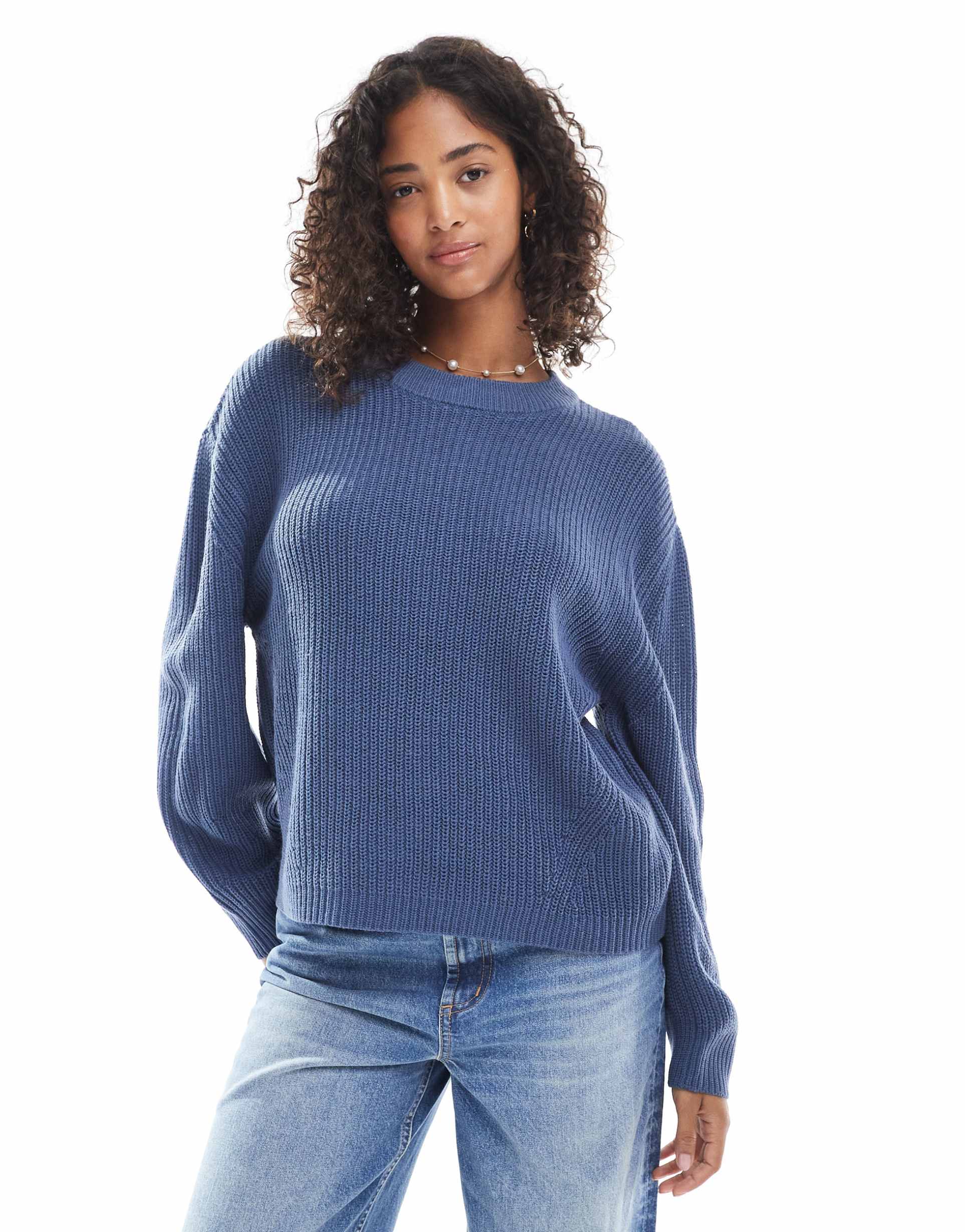 only round neck ribbed knit sweater in vintage indigo