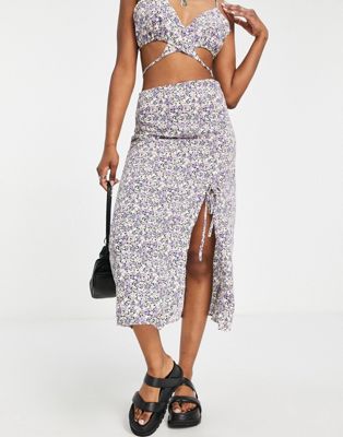 Only ruched midi skirt in purple ditsy floral