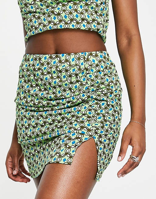 Only ruched side skirt in green abstract print (part of a set)