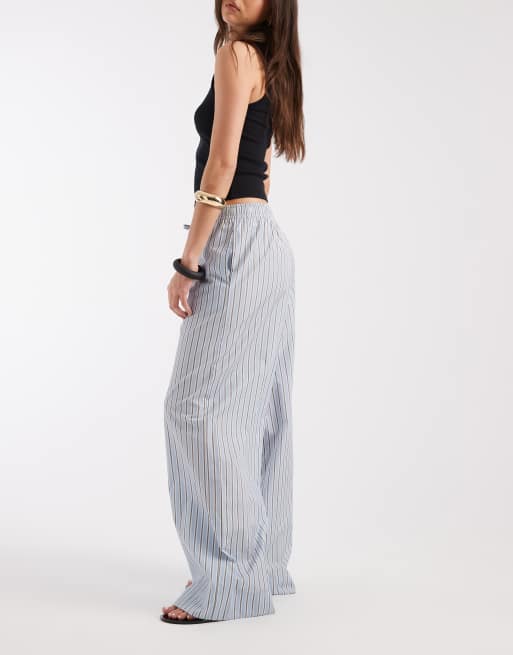 ONLY – Schlupfhose in gestreiftem Hellblau mit weitem Bein, 2 von 5