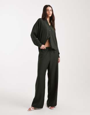 ONLY - Schlupfhose in Khaki mit Bindedetail, Kombiteil-Grün