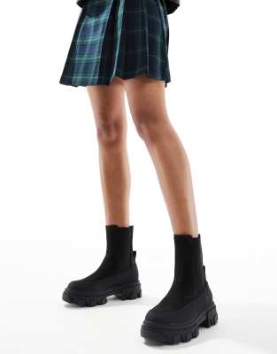 Only – Schwarze Stiefel zum Hineinschlüpfen mit dicker Sohle - view 1