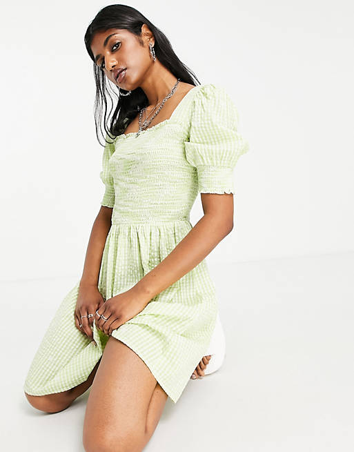 Only shirred seersucker puff sleeve mini dress in lime gingham