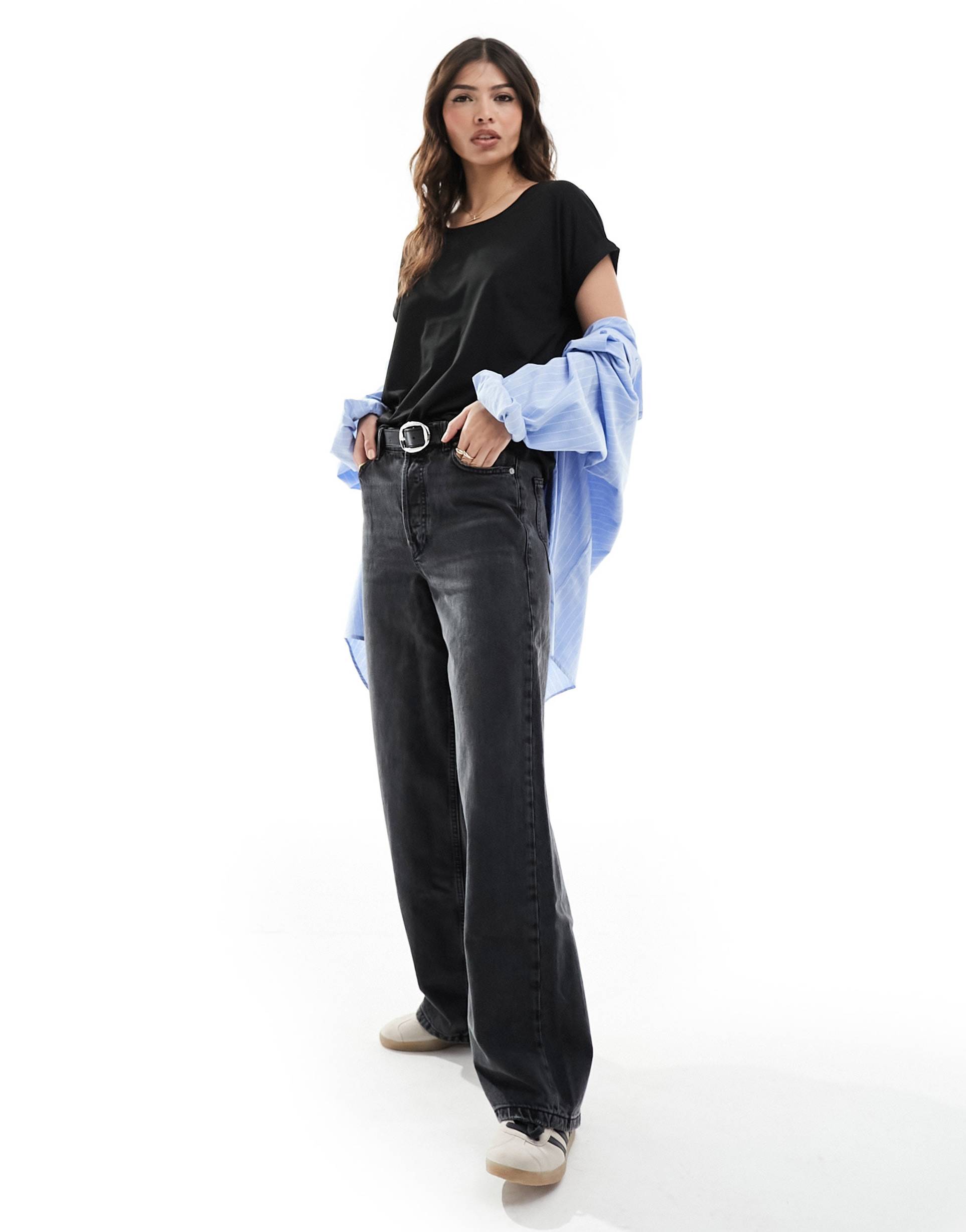 only soft round neck t-shirt in black