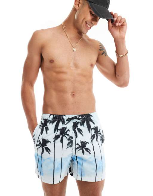 ONLY & SONS – Badeshorts in Hellblau mit Retro-Palmendruck