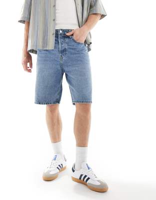 baggy denim shorts in light wash-Blue