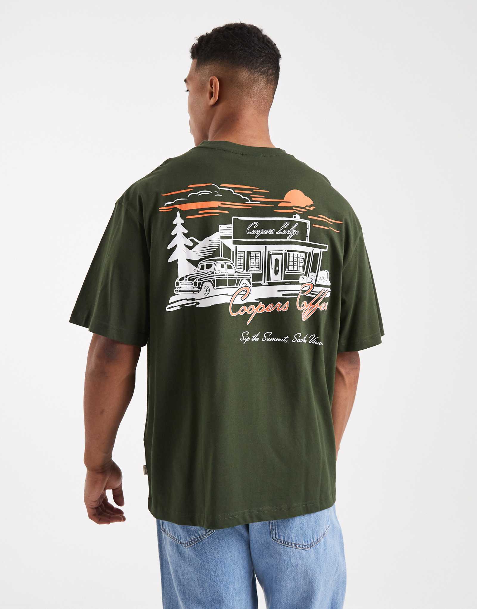 Мешковатая винтажная футболка ONLY &SONS темно-зеленого цвета с кофейным принтом сзади