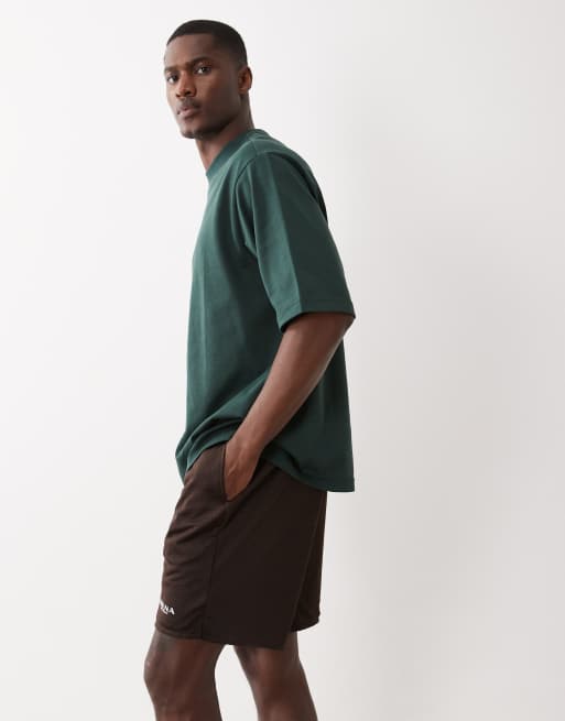 ONLY & SONS - Basketbalshort van mesh met ruimvallende pasvorm in chocoladebruin, 3 van 5