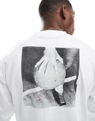 Only & Sons Boxy Fit Long Sleeve T-shirt With Basketball Back Print In White