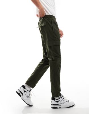 elasticated waist cargo pants in khaki-Green